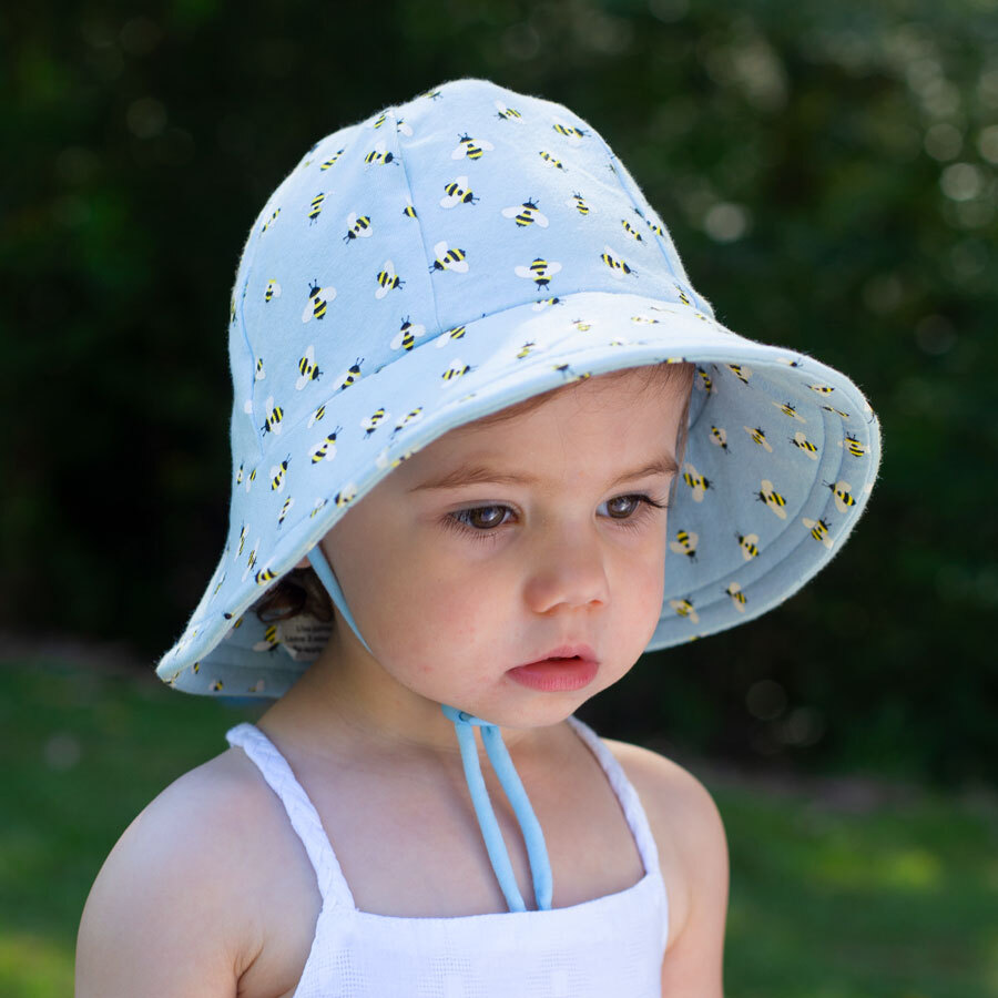 curved brim hat black