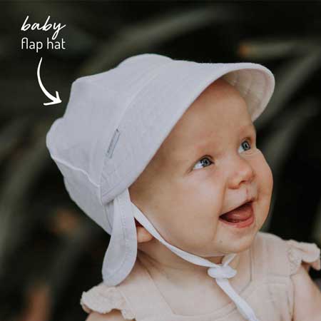 Heritage baby flap hat in white